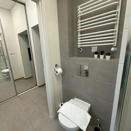 Jerozolimskie Airport And Train 319 Apartamento